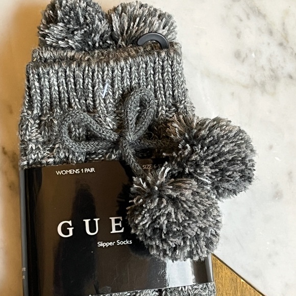 Guess TV/reading socks, cozy, green & white, with pom-poms. - Picture 7 of 7